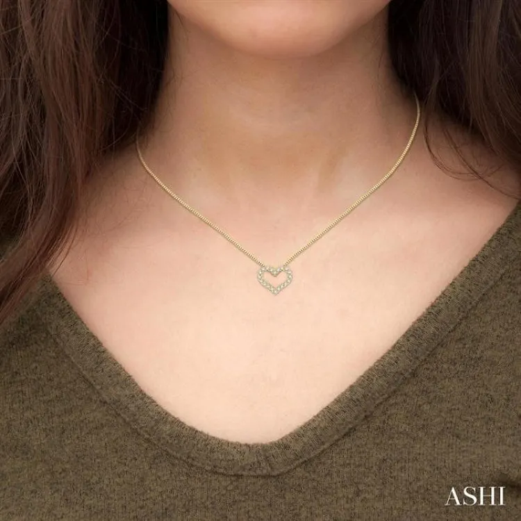 1/4 ctw Heart Shape Round Cut Diamond Pendant With Chain in 14K Yellow Gold
