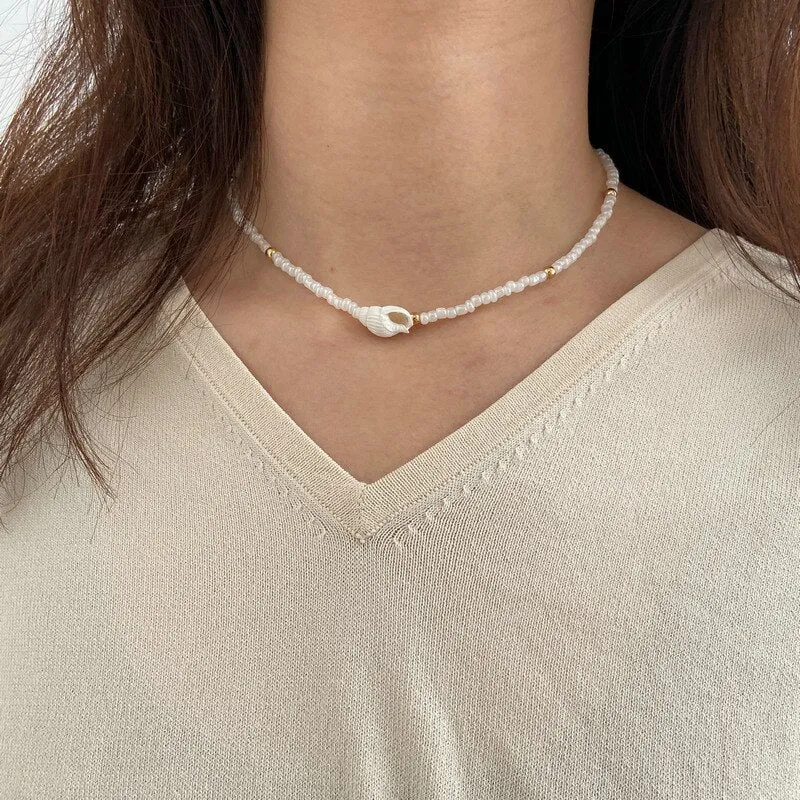 2022 New Fashion Bohemian Color Rice Bead Necklace Female Creative White Beaded Shell Girl Clavicle Chain