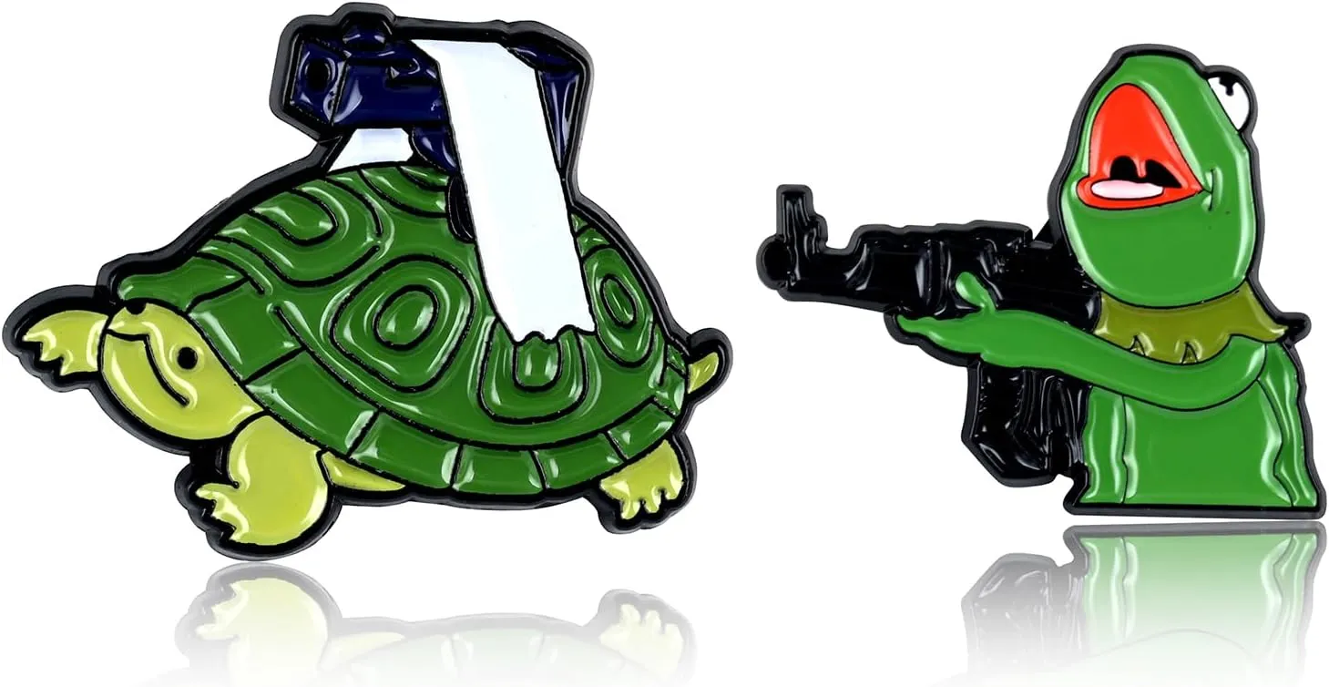 2Pcs Funny Brooch Pin Turtle Lover Gift Frog Gift Cute Enamel Frog Lapel Pins for Backpacks Jackets Hats Decorations Novelty Cartoon Animal Badges Pin Green Turtle Pin with Gun Frog Pins