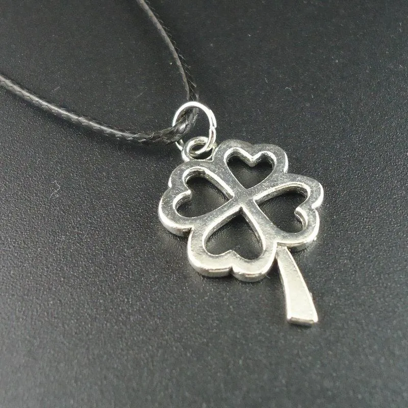 Clover Leaf Small Pendants Leather Necklaces for Women