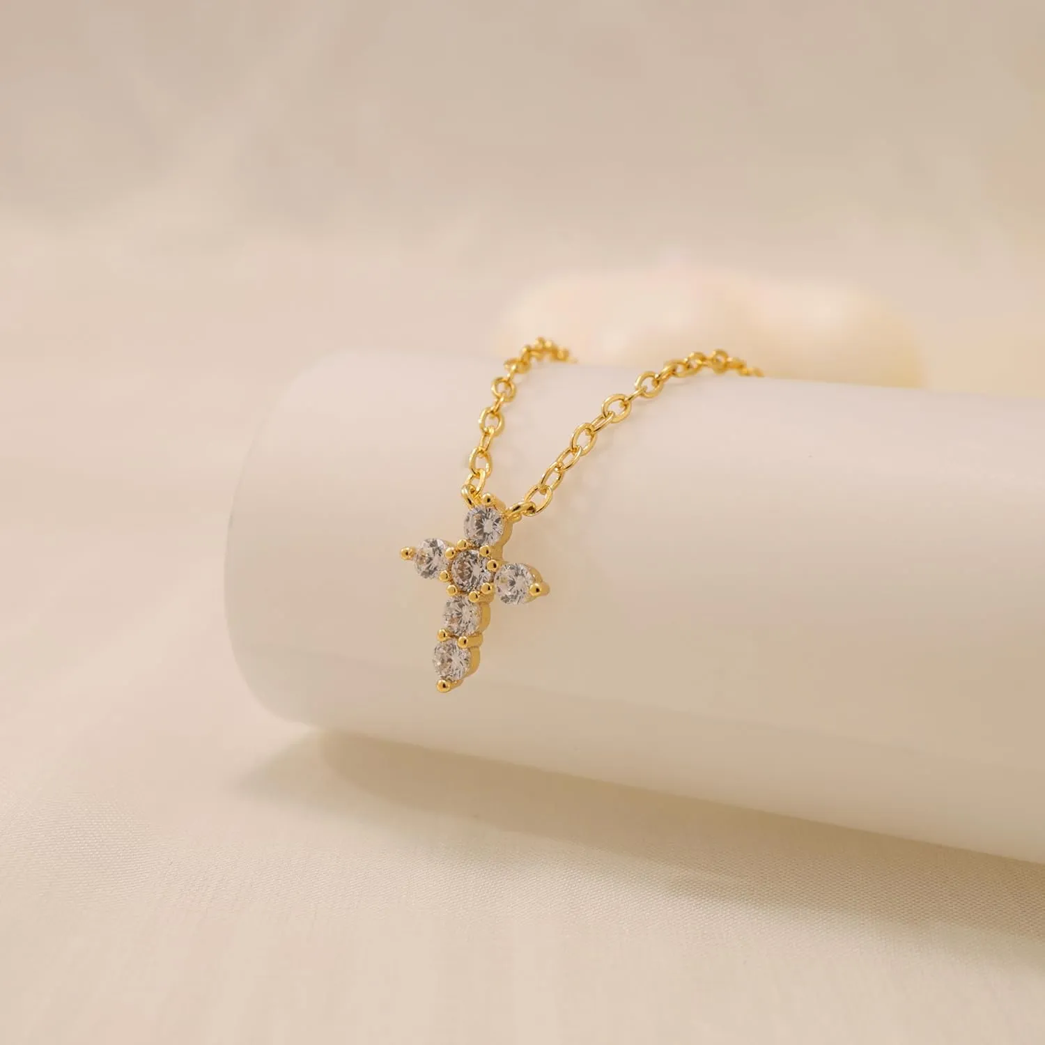 Cross Necklace for Women??Dainty Gold Necklace 14k Gold Plated Small Cross Pendant Necklace Simple Gold Cross Necklaces for Women Cute Gold Cross Choker Necklaces Trendy Gold Jewelry Gifts