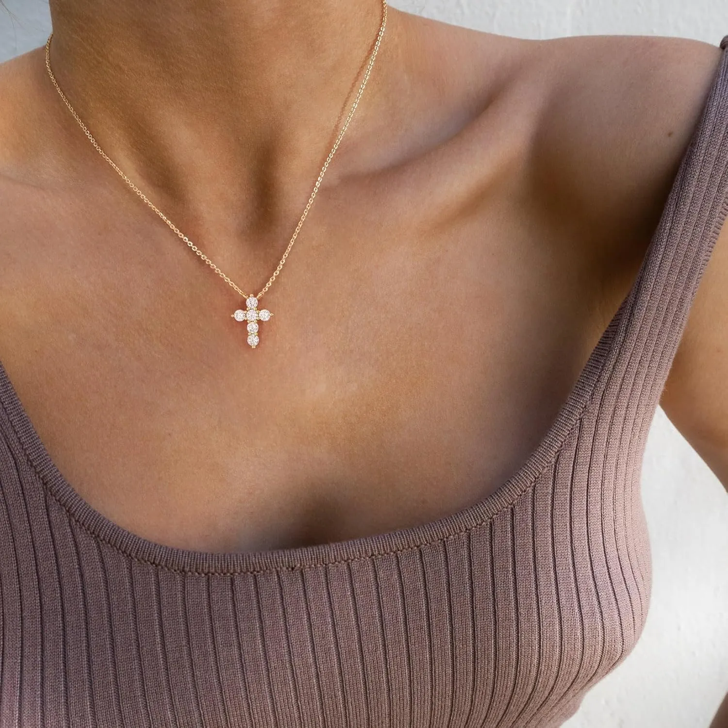 Cross Necklace for Women??Dainty Gold Necklace 14k Gold Plated Small Cross Pendant Necklace Simple Gold Cross Necklaces for Women Cute Gold Cross Choker Necklaces Trendy Gold Jewelry Gifts