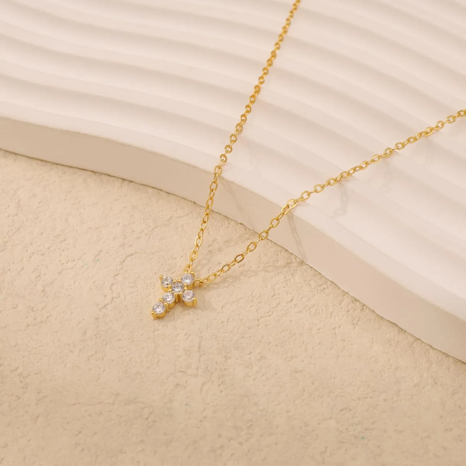 Cross Necklace for Women??Dainty Gold Necklace 14k Gold Plated Small Cross Pendant Necklace Simple Gold Cross Necklaces for Women Cute Gold Cross Choker Necklaces Trendy Gold Jewelry Gifts
