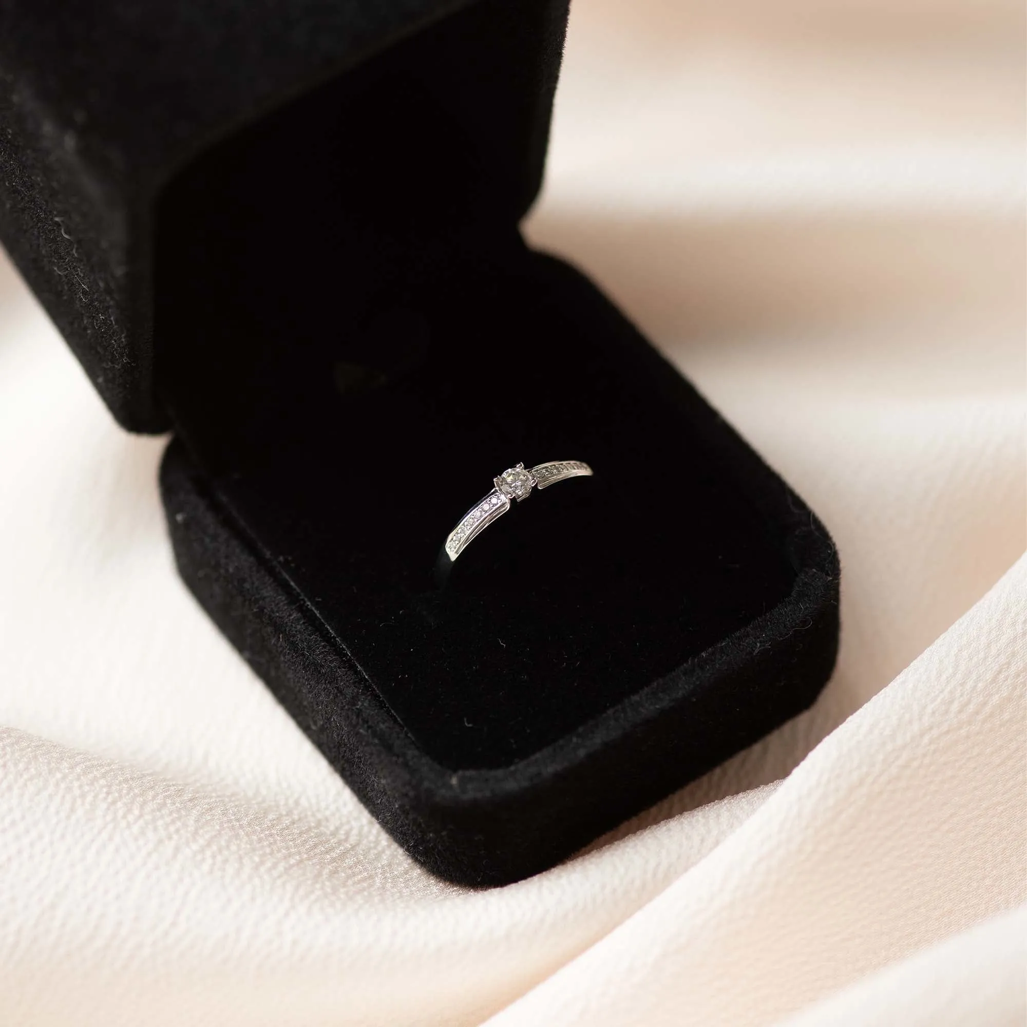 De la Paix Madeline 14 karat white gold ring with diamond 0.20 carat