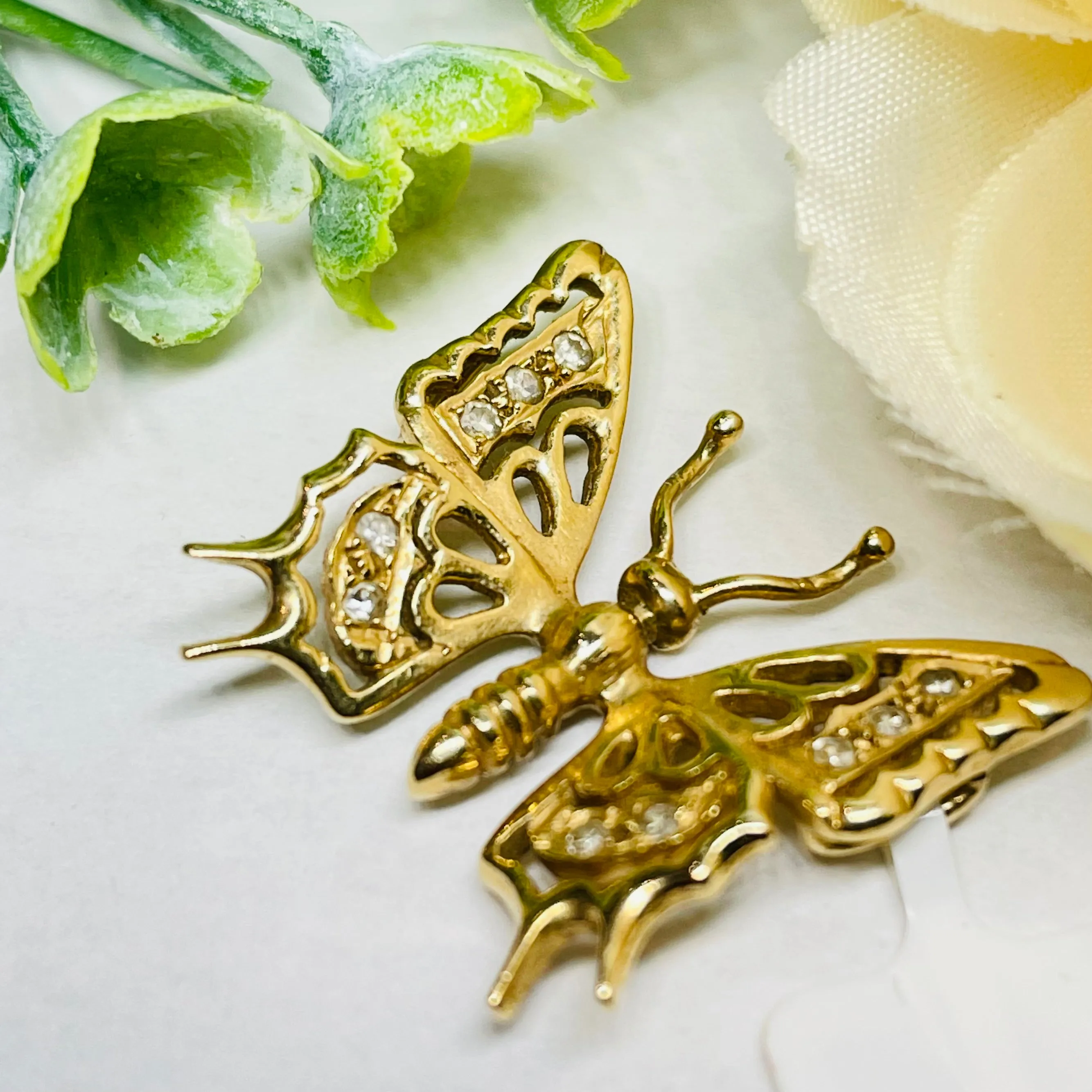 Delicate 14K Yellow Gold Jewelry Butterfly Pendant