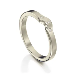 Diamond Arch Wedding Band in 18ct White Gold (DR0177)