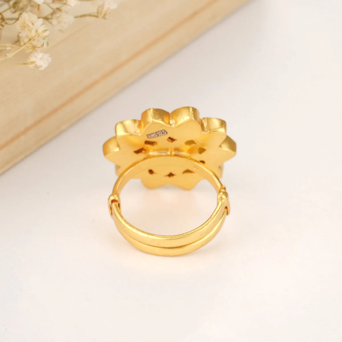 Eye-catching Kundan Ring