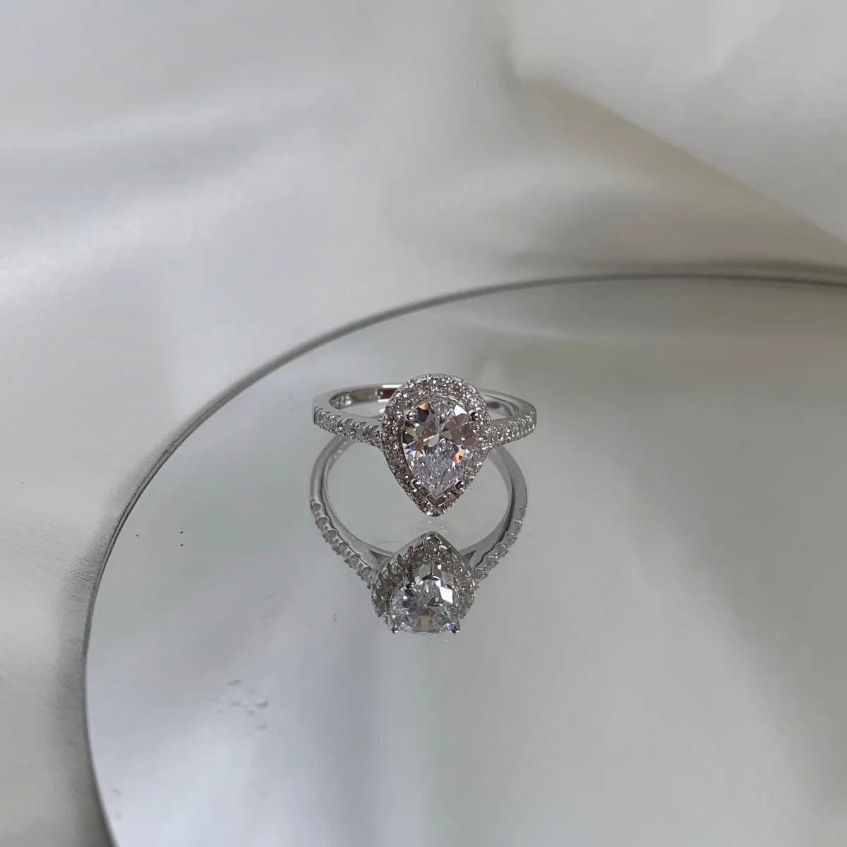 [Goodv]1.0 Carat Luxurious Resplendent Water Drop Shape Wedding Ring