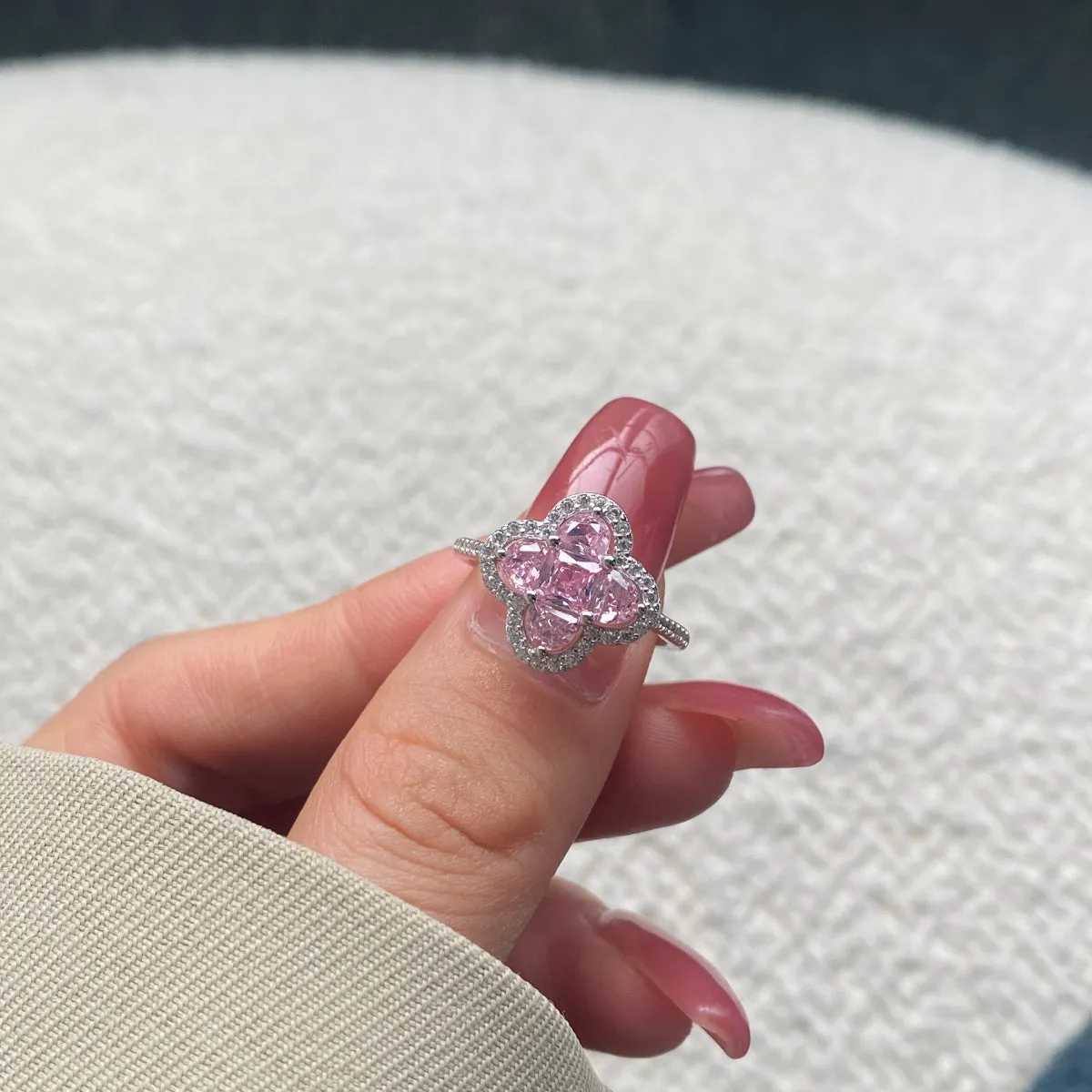 [Goodv]Luxurious Eternity Flower Shape Banquet Ring
