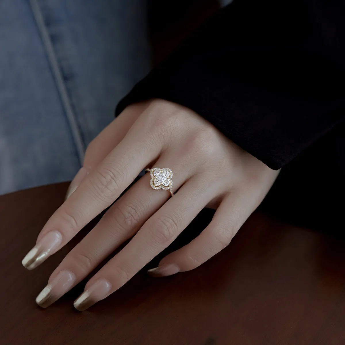 [Goodv]Luxurious Eternity Flower Shape Banquet Ring