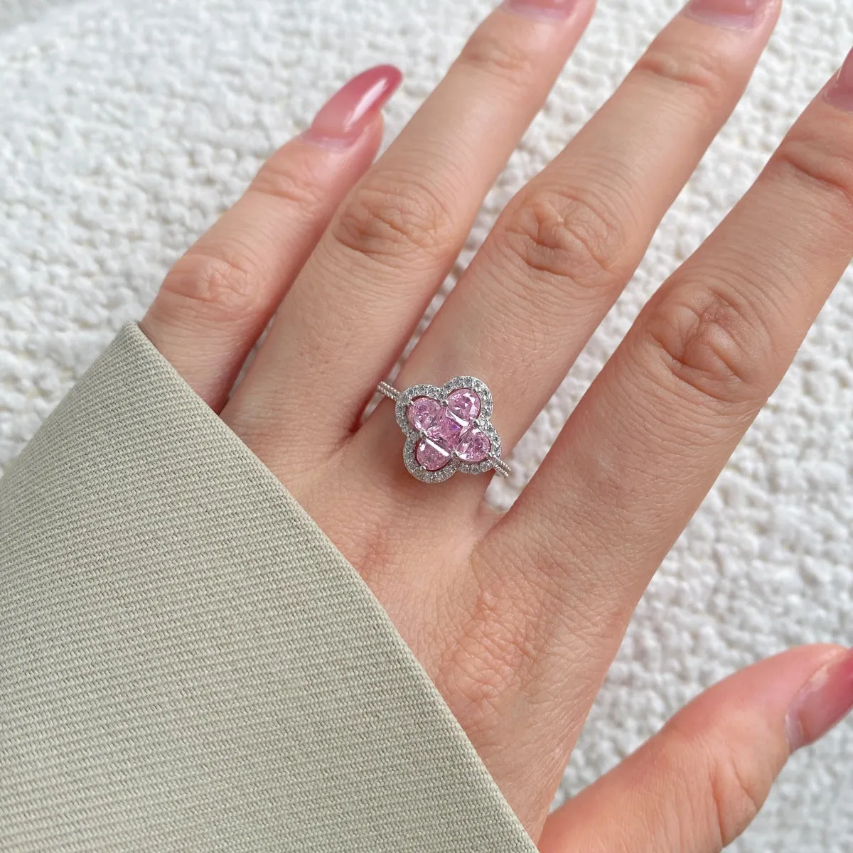 [Goodv]Luxurious Eternity Flower Shape Banquet Ring
