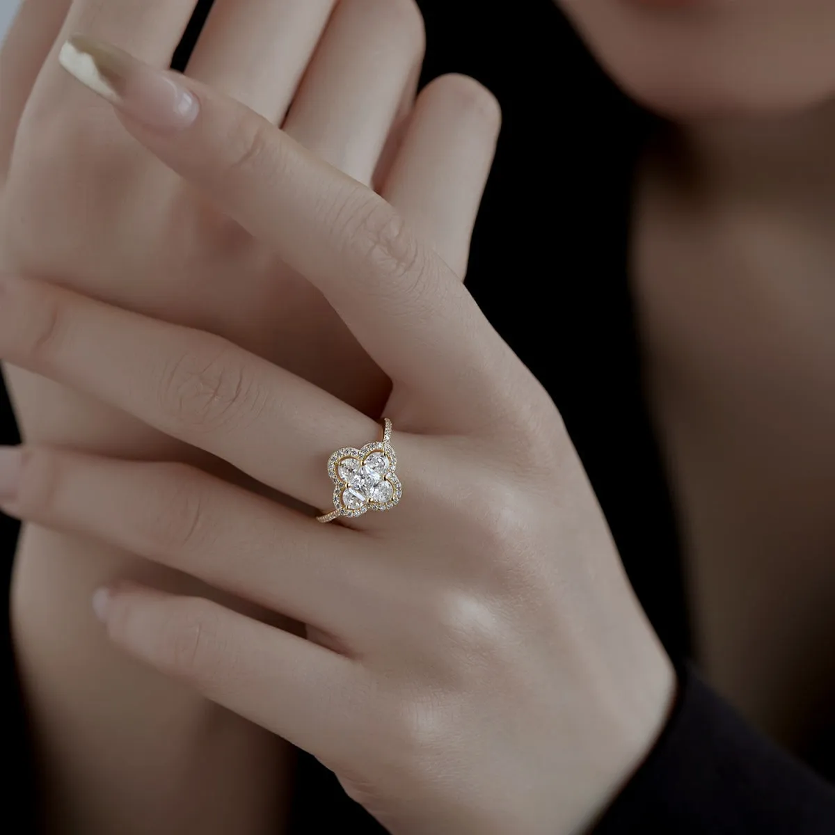 [Goodv]Luxurious Eternity Flower Shape Banquet Ring
