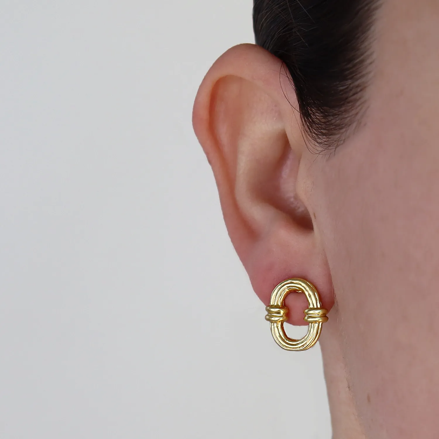 Hollow frame stud earrings
