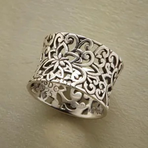 Italianate Ring