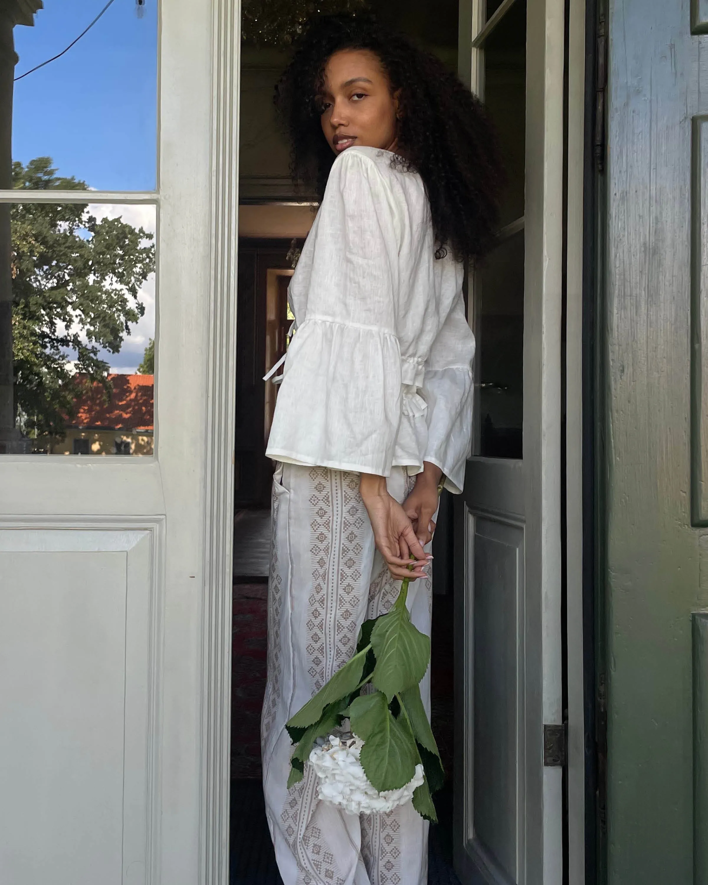 Leo Top White