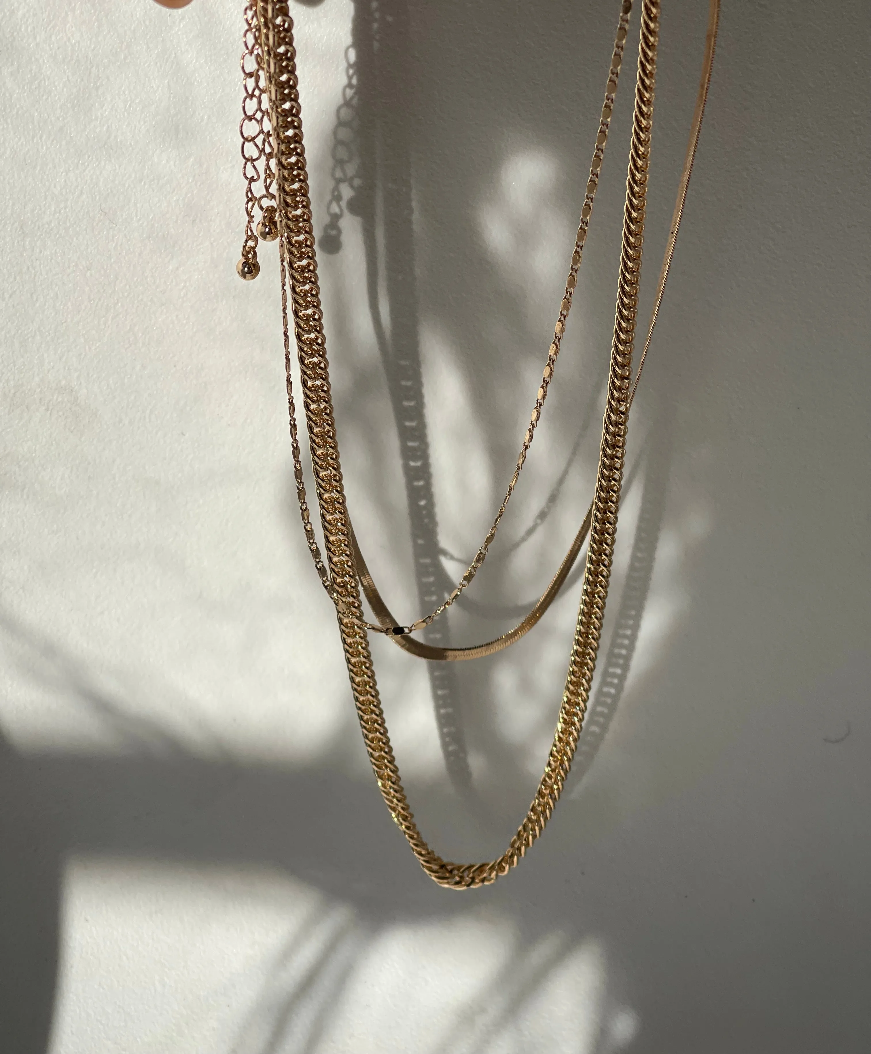 Liz Stainless Steel Tri Layered Necklace Set In Gold