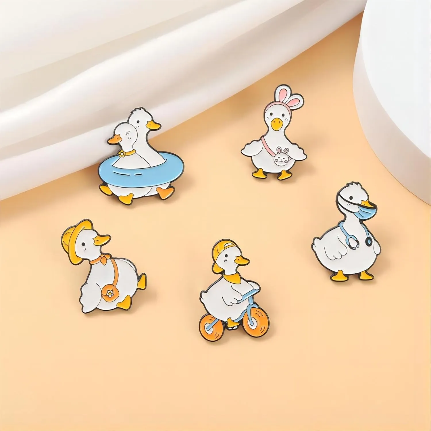 Lovely Animal Enamel Pins Set - Cartoon Cat Frog Dog Duck Brooches Badges Brooches for Backpack Hat Bag, Gifts for Friends Family