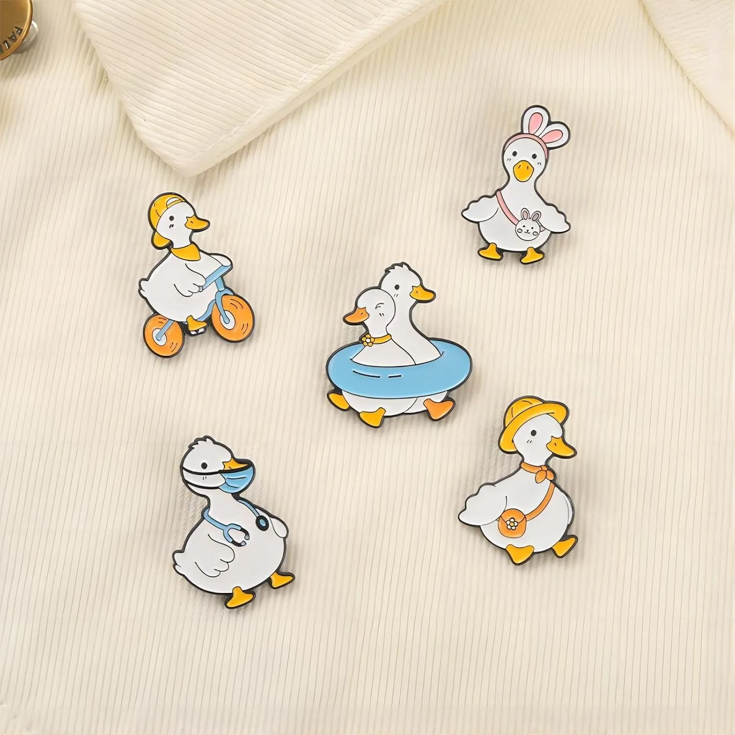Lovely Animal Enamel Pins Set - Cartoon Cat Frog Dog Duck Brooches Badges Brooches for Backpack Hat Bag, Gifts for Friends Family