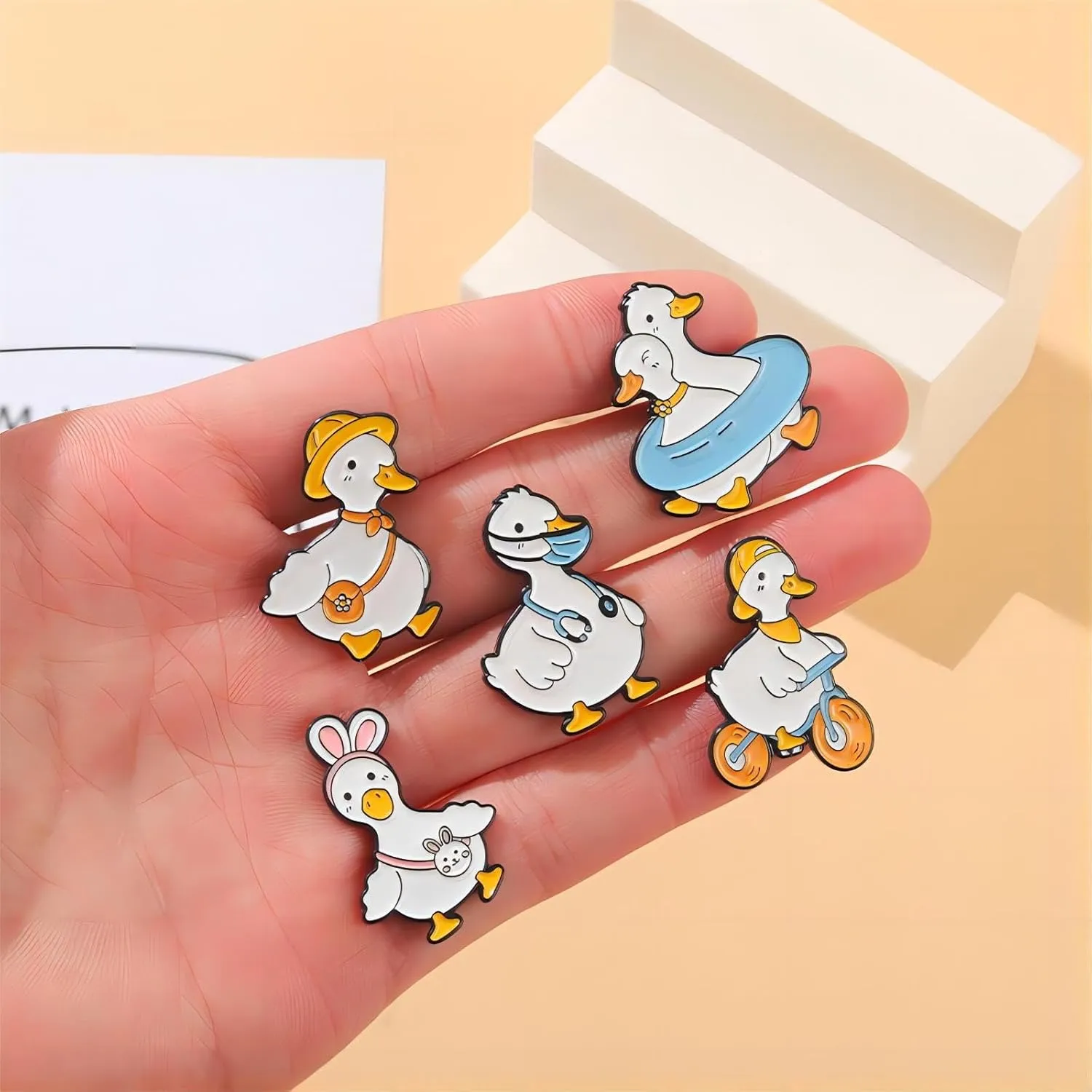 Lovely Animal Enamel Pins Set - Cartoon Cat Frog Dog Duck Brooches Badges Brooches for Backpack Hat Bag, Gifts for Friends Family
