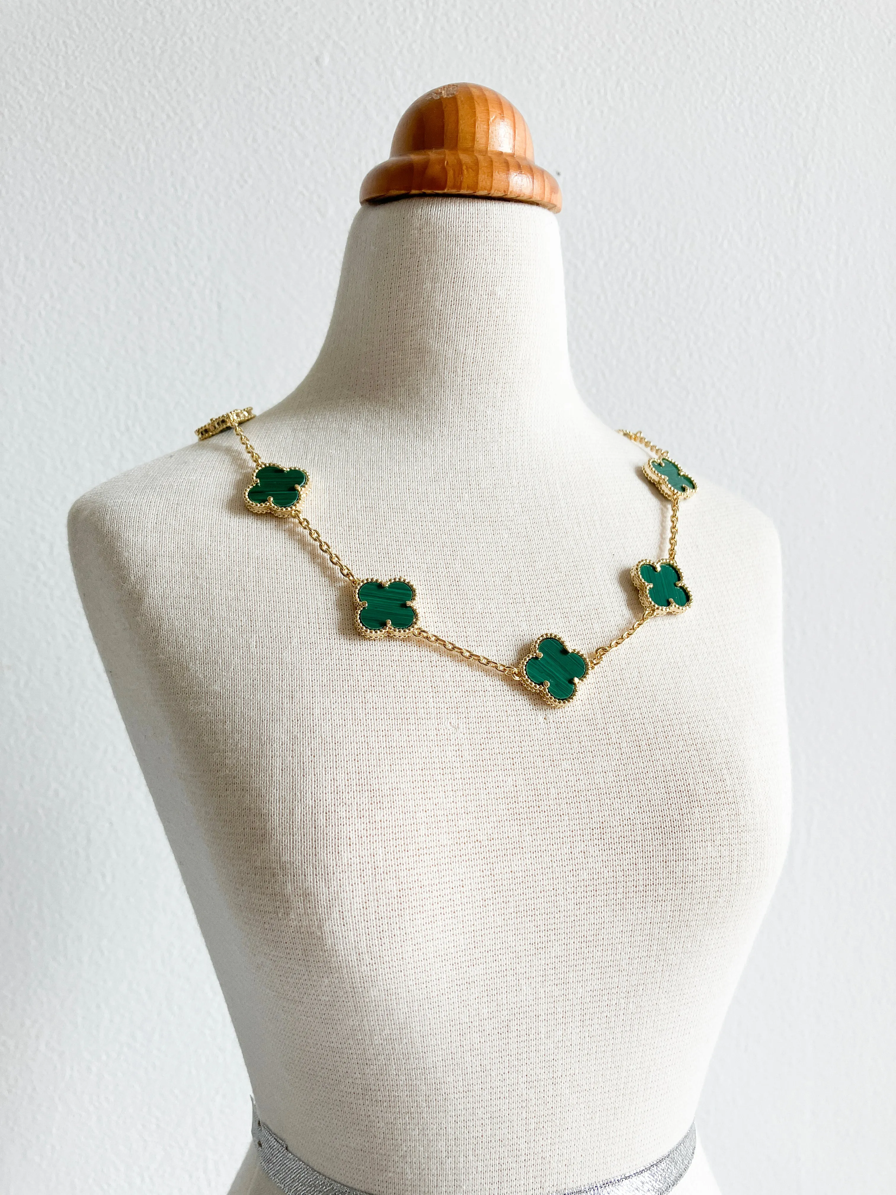 Malachite Quatrefoil Choker in Gold