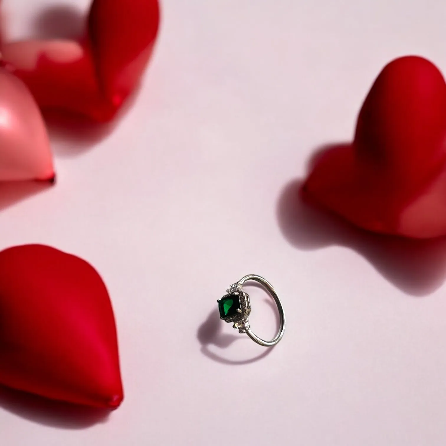 Minimal Silver Emareld CZ Ring