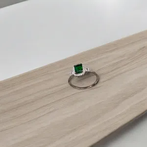 Minimal Silver Emareld CZ Ring