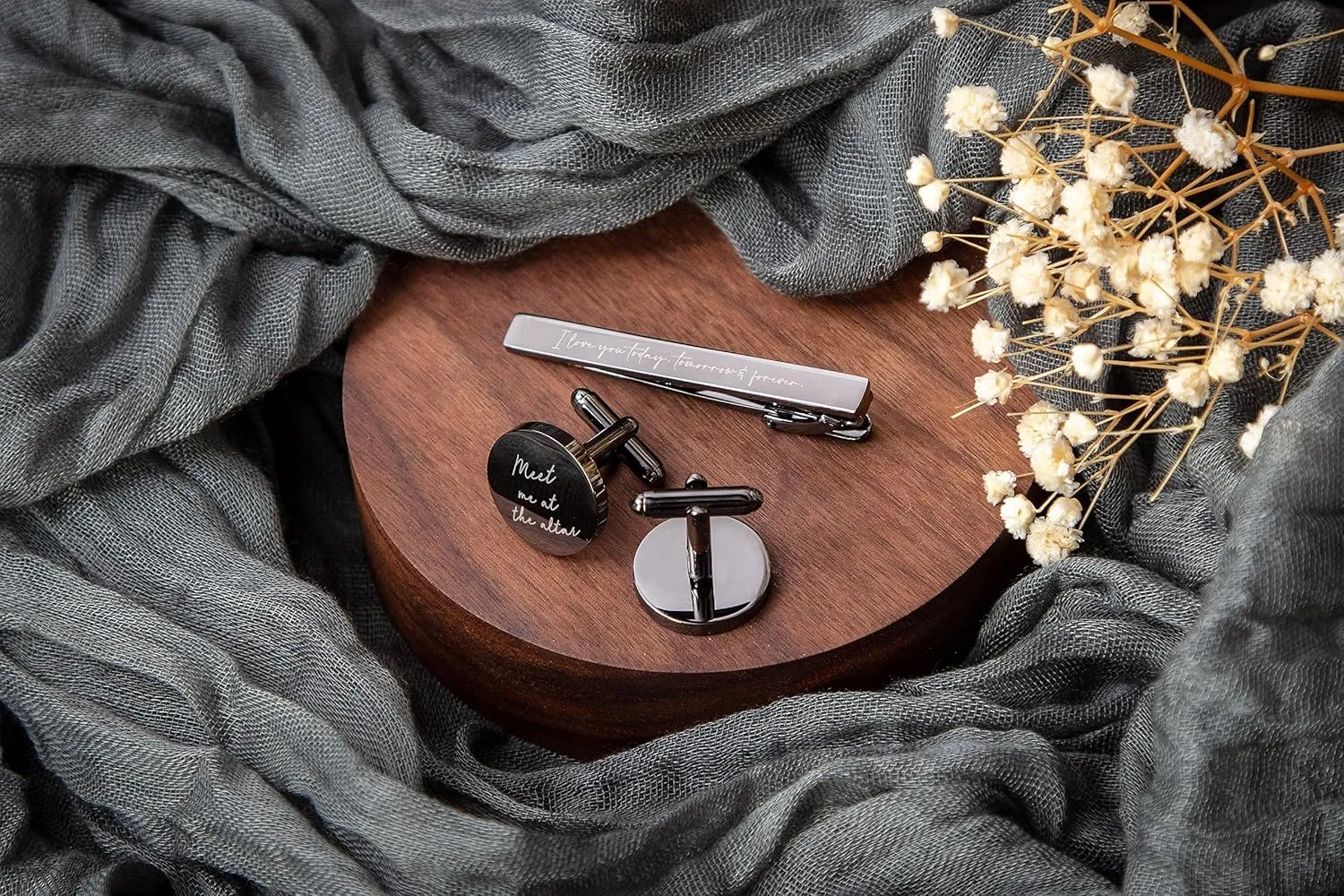 MUUJEE Engraved Cufflinks & Tie Clip