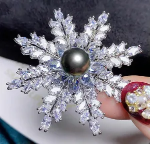 Natural 9-10mm Black Pearl Crystal Snow Brooches 18KGP for Women