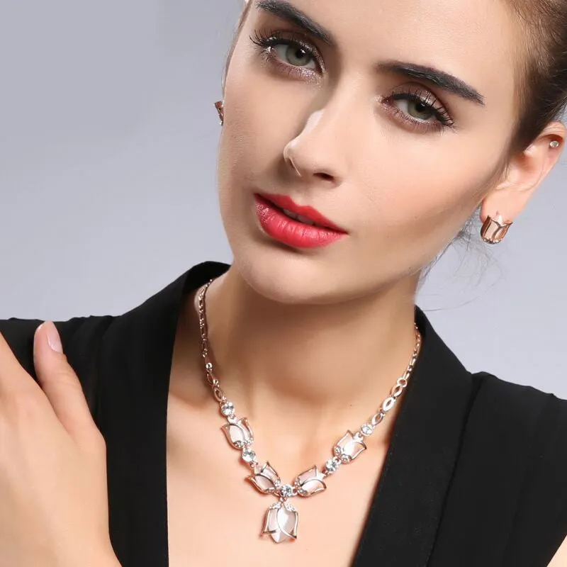 New Chokers Necklaces Romantic Rose Gold Plated White Pink Beige Created Opal Rhinestone Tulips Necklace For Women Jewelry