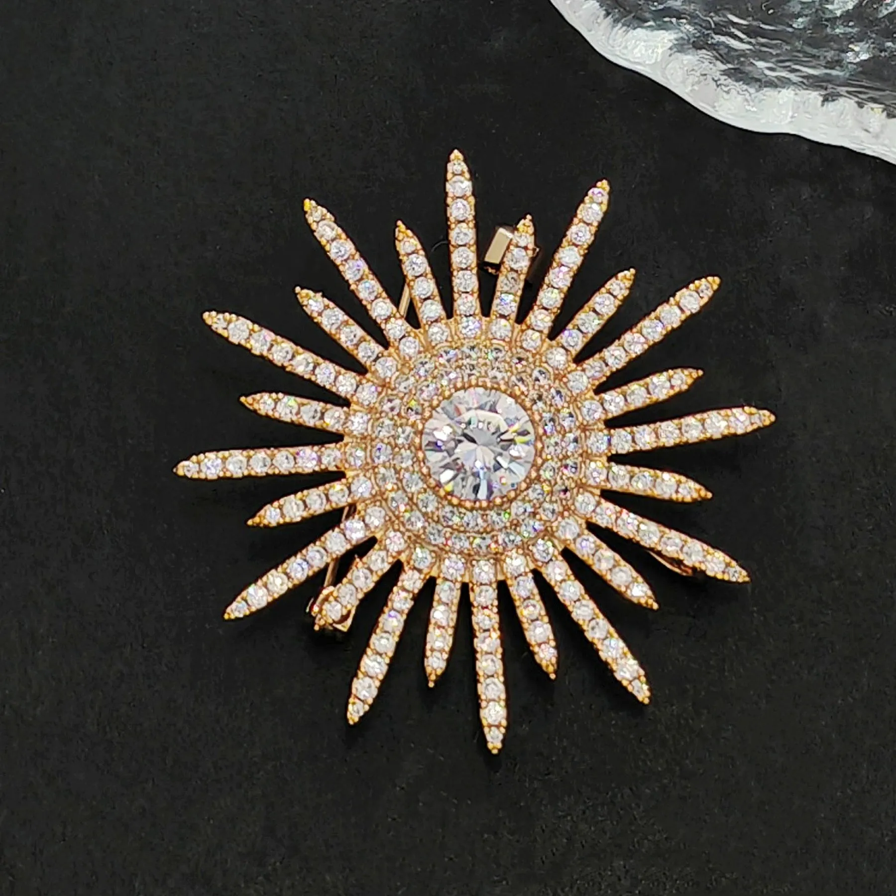 Shinny Gold Tone Micro Pave CZ Round Starburst Pin Brooches Collar Lapel Atomic Jewelry