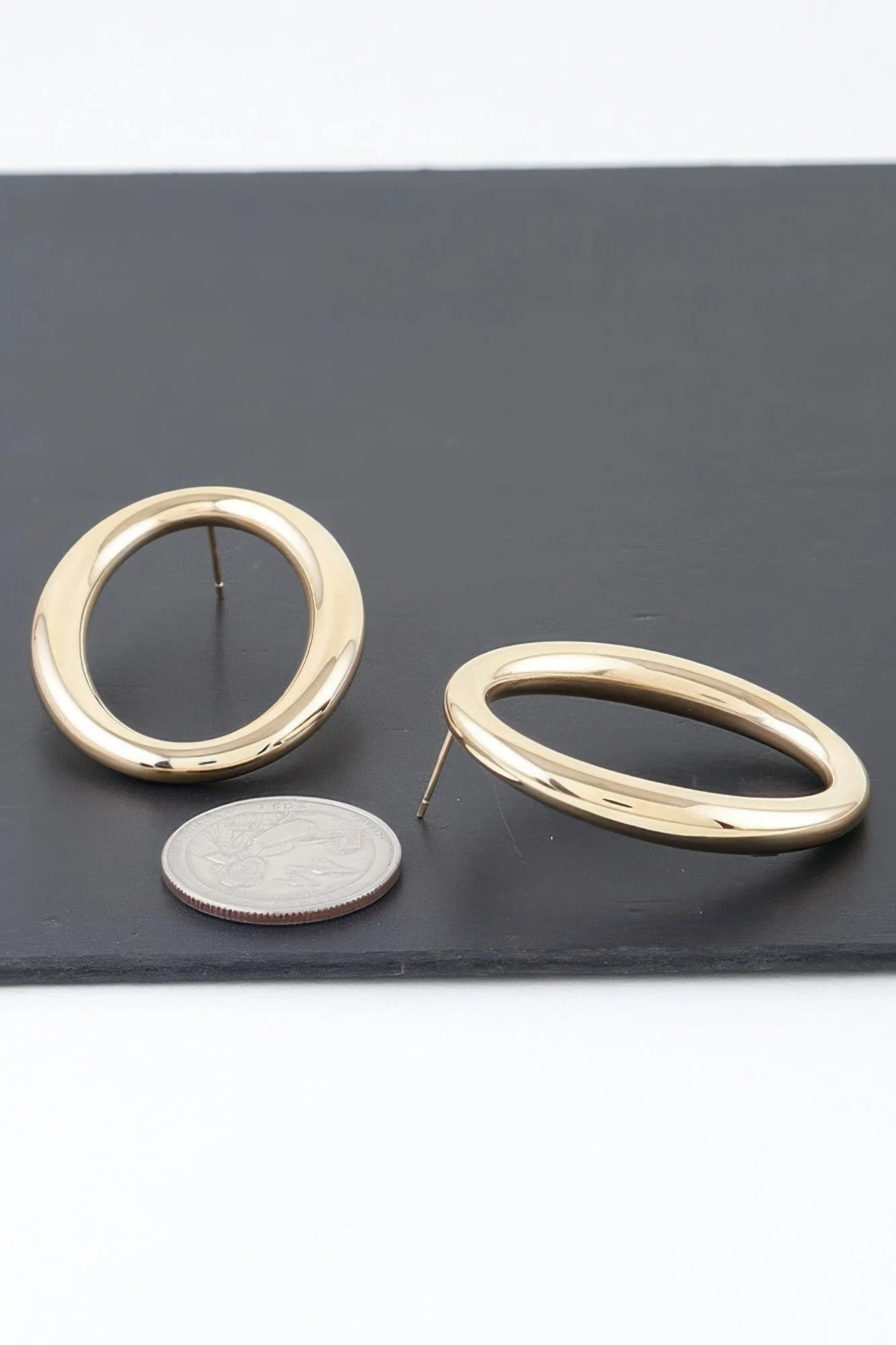 Shiny O Oval Earrings