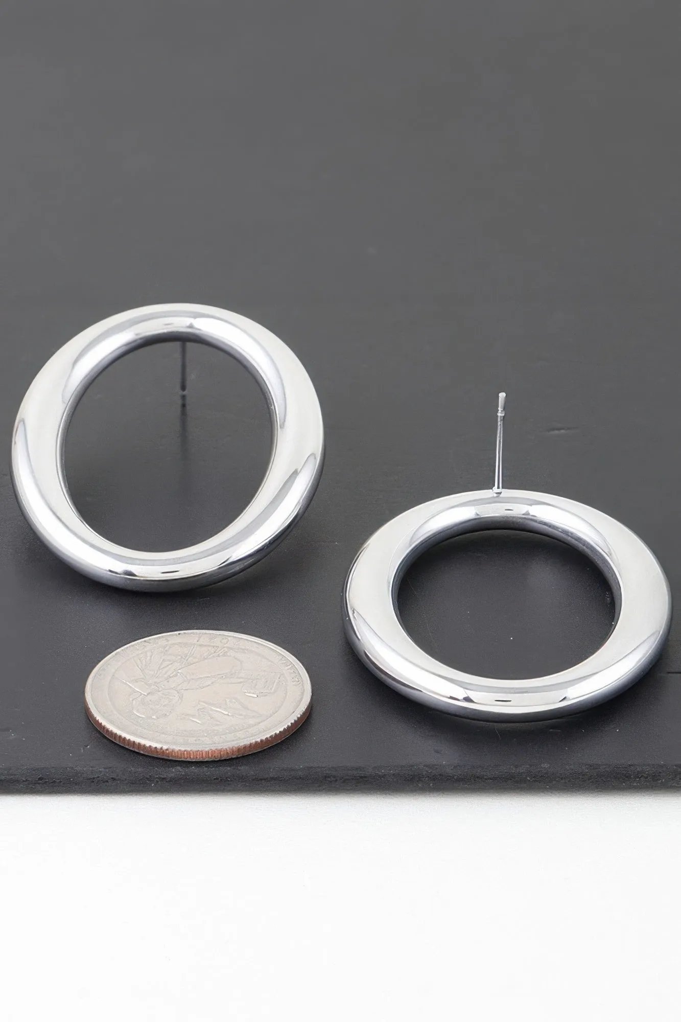 Shiny O Oval Earrings