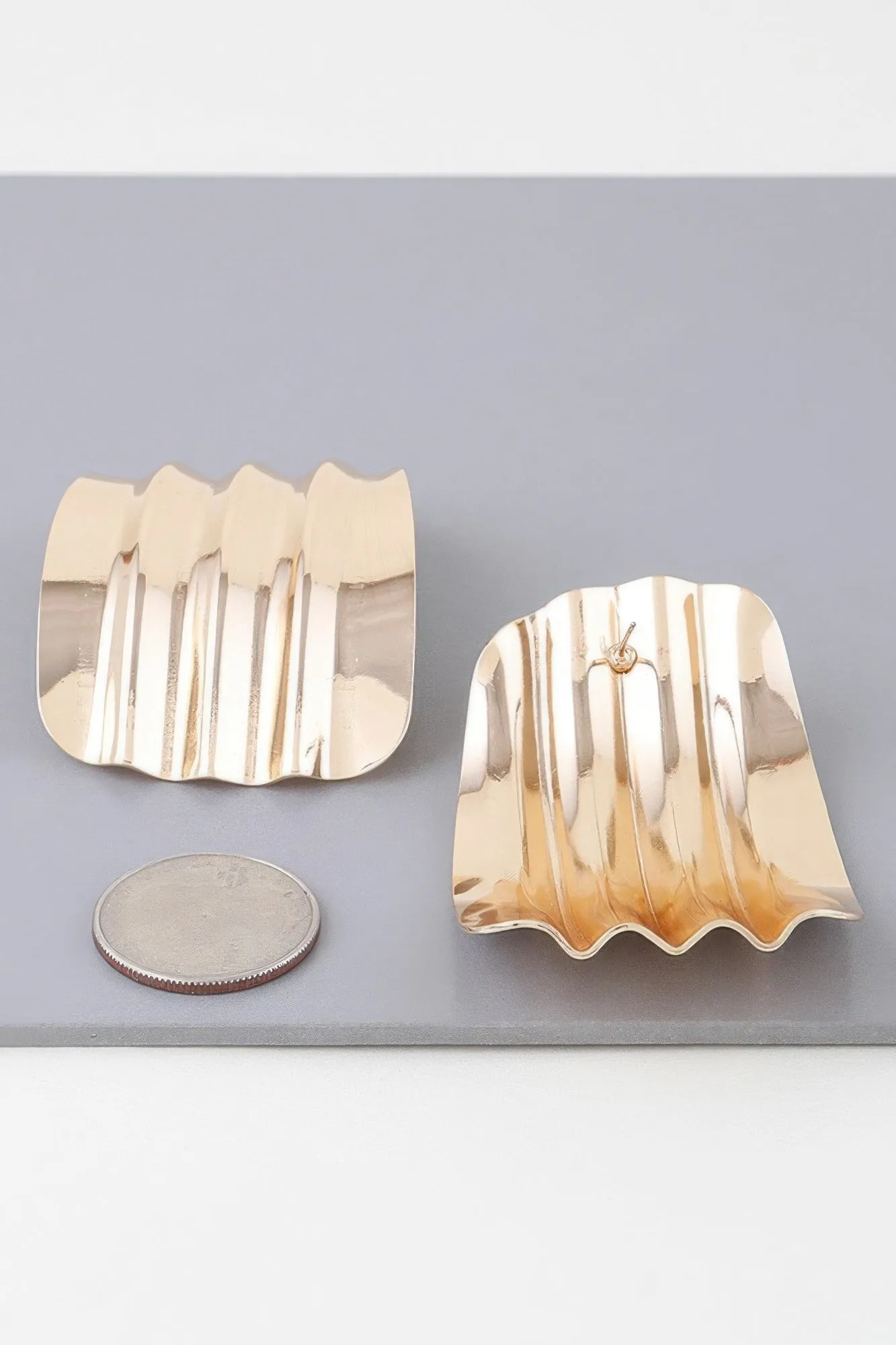 Shiny Ribbed Curve Earrings
