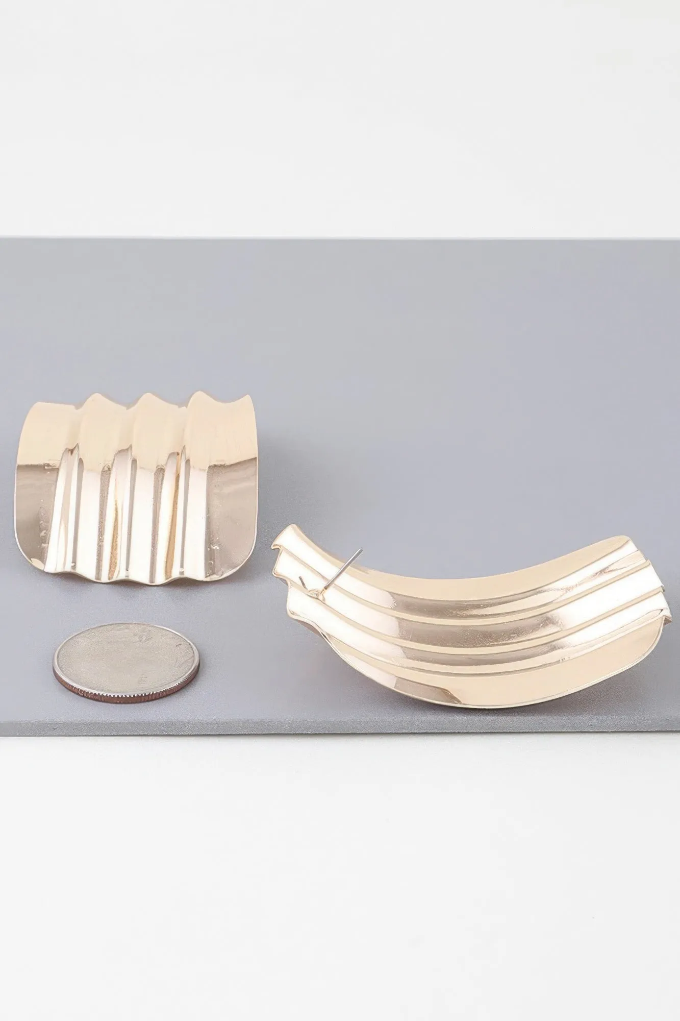 Shiny Ribbed Curve Earrings