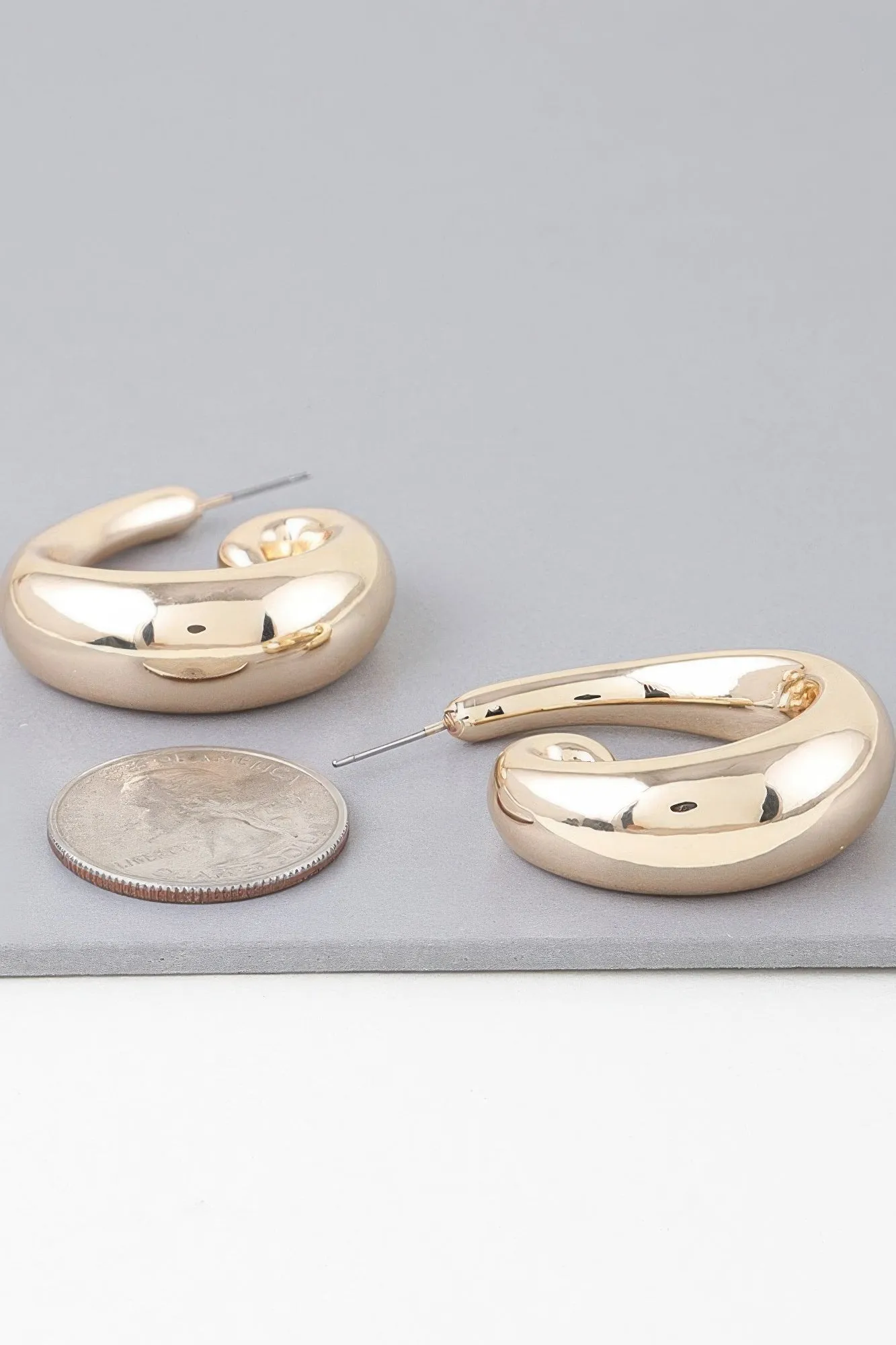 Shiny Wave Curl Hoop Earrings