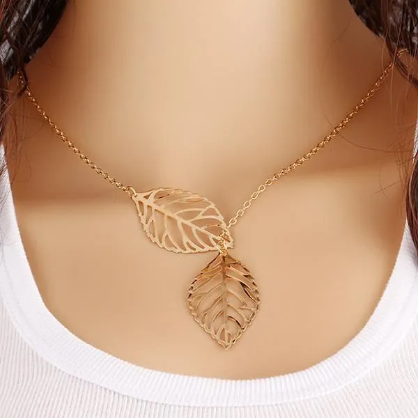 Stylish Women's Openwork Leaf Pendant Necklace