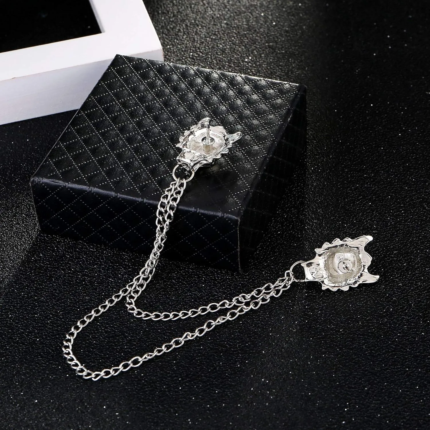 Wolf Head Long Collar Chain Brooch Pin Punk Long Chain Tassel Safty Pin Wild Animal Head Collar Coat Pin for Women Men's Corsage Pin Jewelry Gift